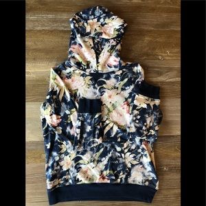 Beautiful Floral Polo Hoodie! Kids size XL (16)